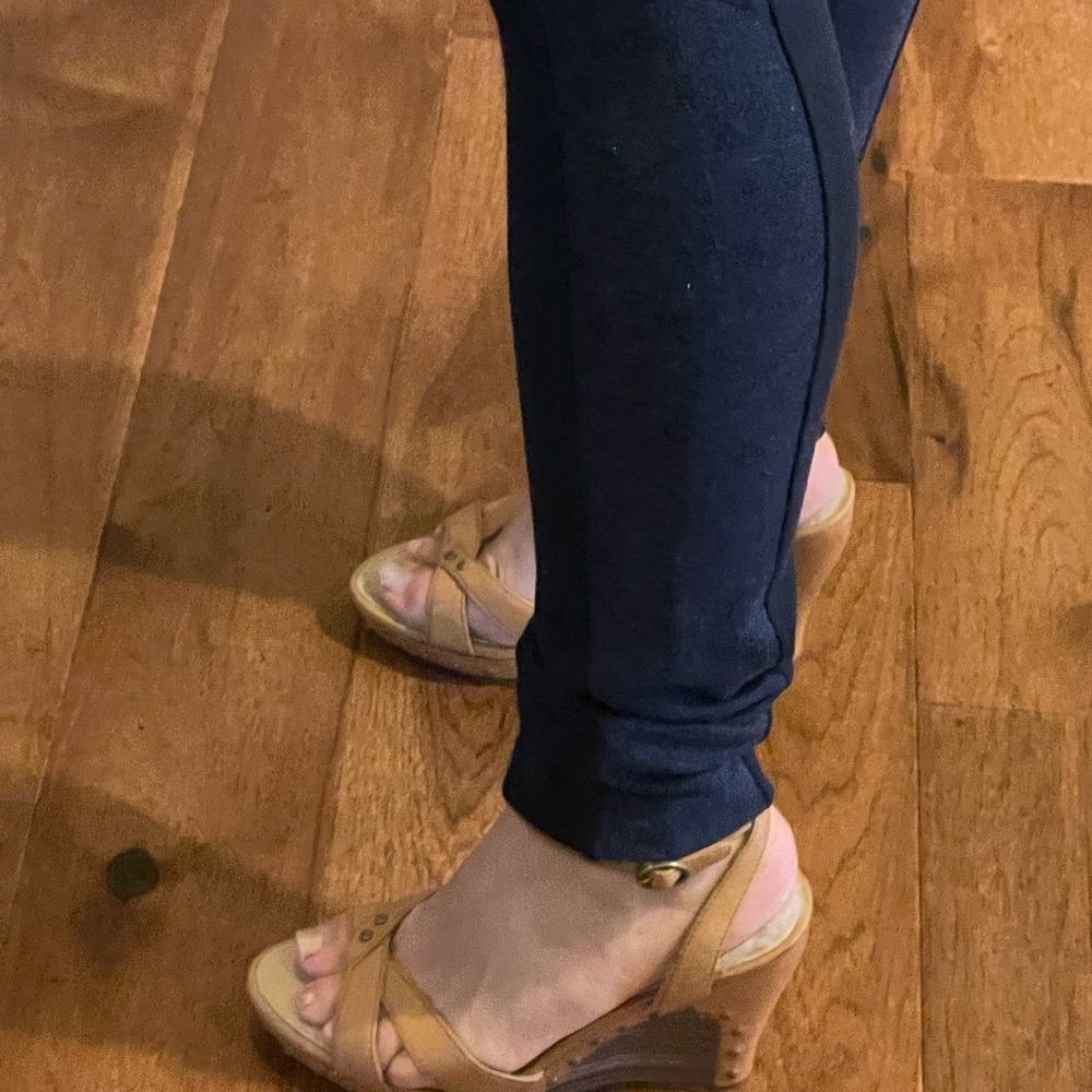 Ugg wedge sandals. Size 6. - Picture 7 of 7